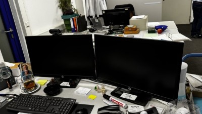 2 Widescreen-TFT-Monitore HP, 23 Zoll